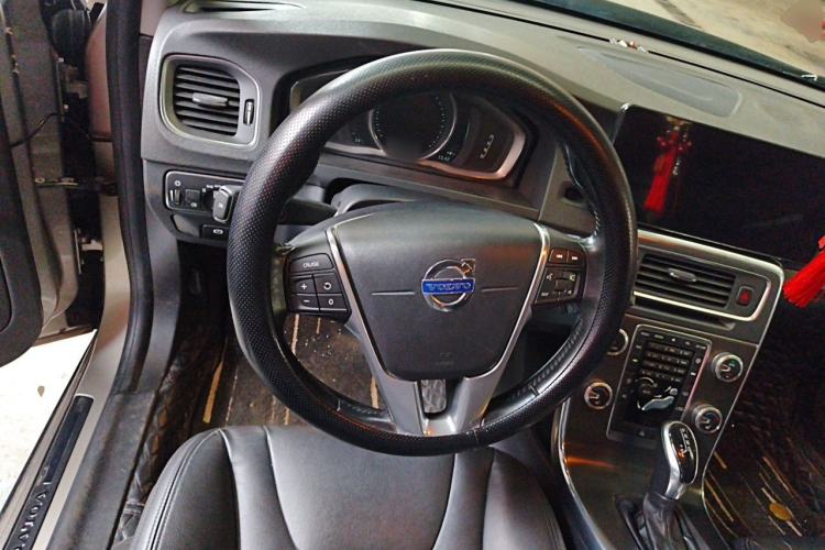 Used Volvo S60 2015 S60L T5 Intelligent Drive Edition Steering Wheel