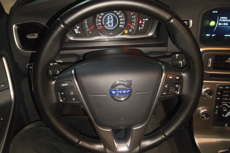 Used Volvo S60 2015 S60L 2.0T Zhiyuan Edition Steering Wheel