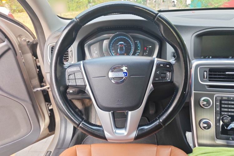 Used Volvo S60 2015 S60L T5 Intelligent Drive Edition Steering Wheel