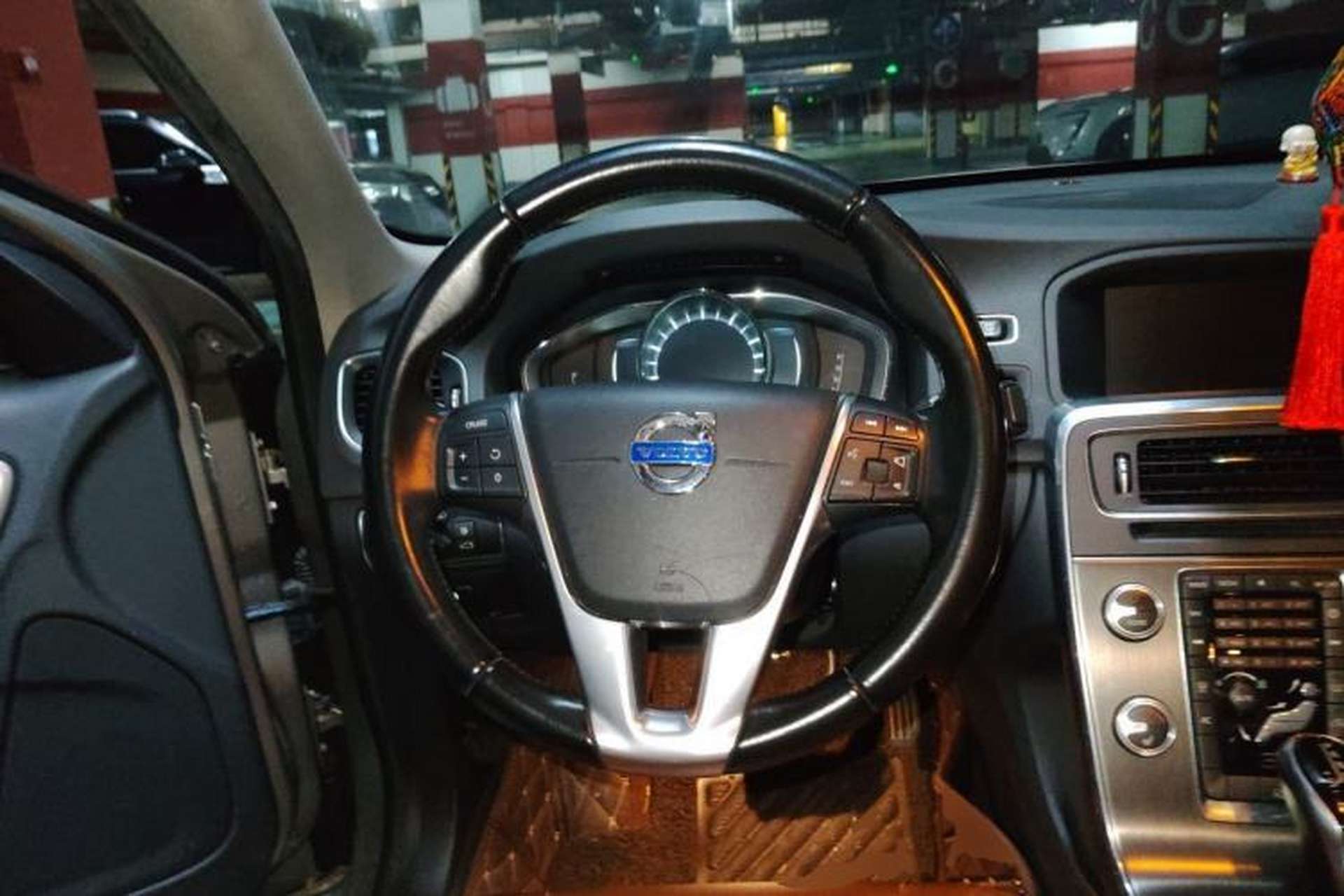 Used Volvo S60 2015 S60L T5 Intelligent Drive Edition Steering Wheel