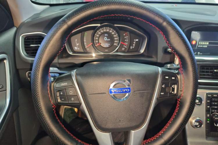 Used Volvo S60 2015 S60L 2.0T Zhiyuan Edition Steering Wheel