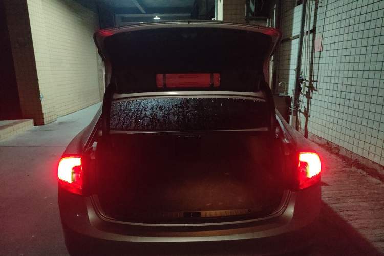 Used Volvo S60 2015 S60L 2.0T Zhiyuan Edition Trunk