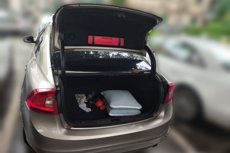 Used Volvo S60 2015 S60L 2.0T Zhiyuan Edition Trunk