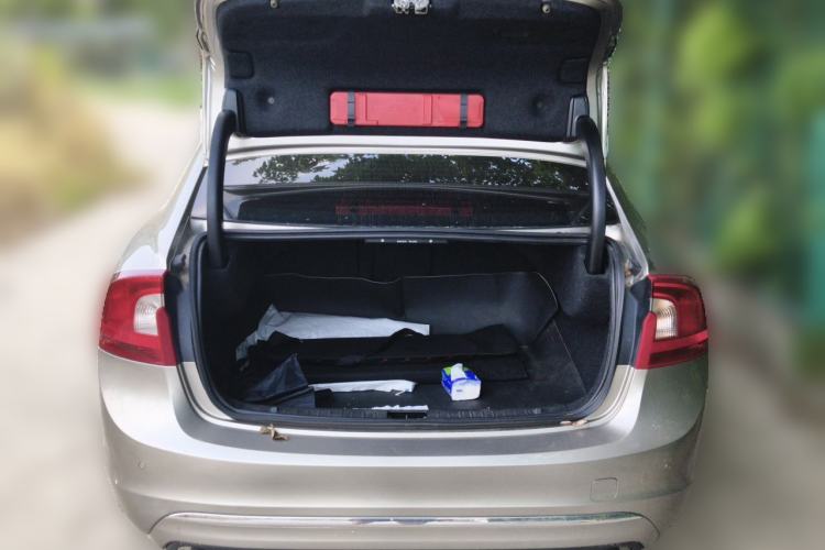 Used Volvo S60 2015 S60L 2.0T Zhiyuan Edition Trunk