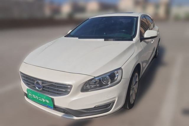 Used Volvo S60 Volvo S60, automatic, 2.0, with sunroof, heated front seats, dual electric seats, automatic headlights