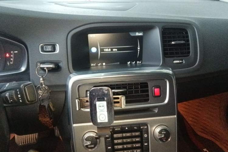 Used Volvo S60 2015 S60L 2.0T Zhiyuan Edition Audio And AC Panel