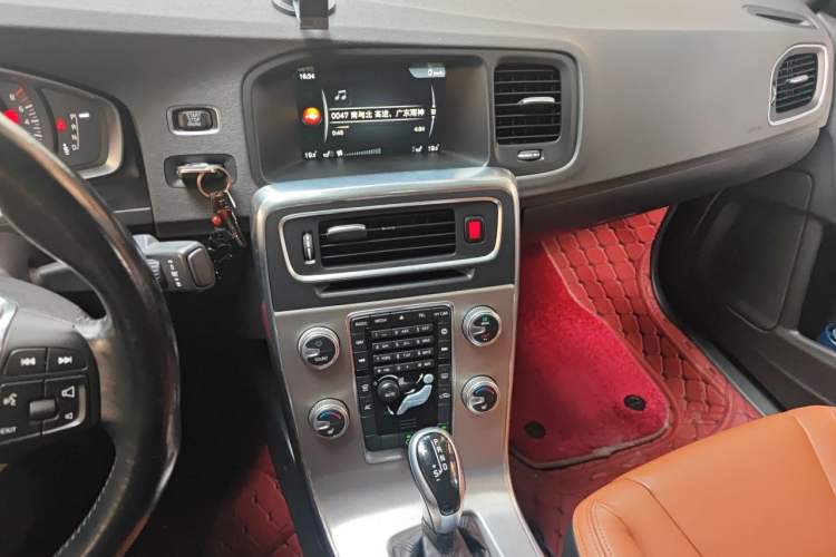 Used Volvo S60 2015 S60L 2.0T Zhiyuan Edition Audio And AC Panel