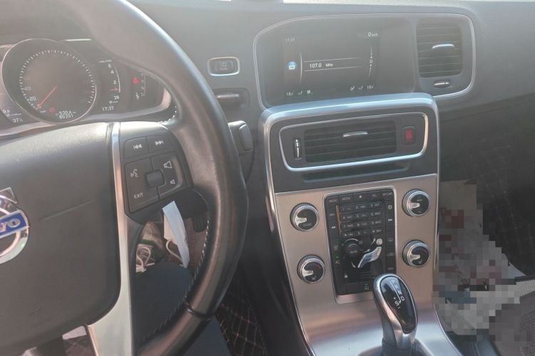 Used Volvo S60  Audio And AC Panel