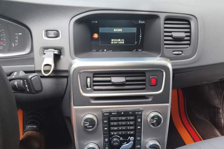 Used Volvo S60 2015 S60L 2.0T Zhiyuan Edition Audio And AC Panel