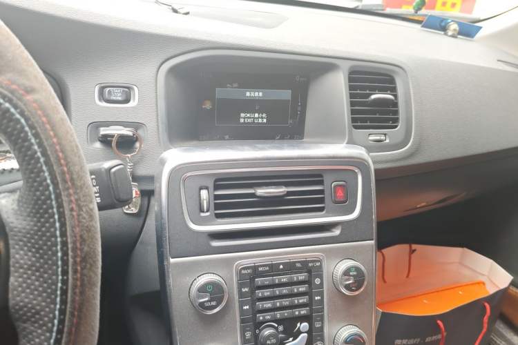 Used Volvo S60 2015 S60L 2.0T Zhiyuan Edition Audio And AC Panel