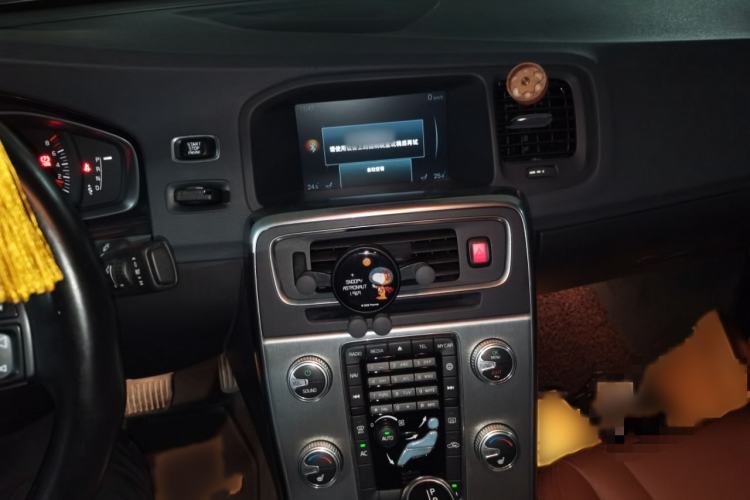 Used Volvo S60 2015 S60L 2.0T Zhiyuan Edition Audio And AC Panel