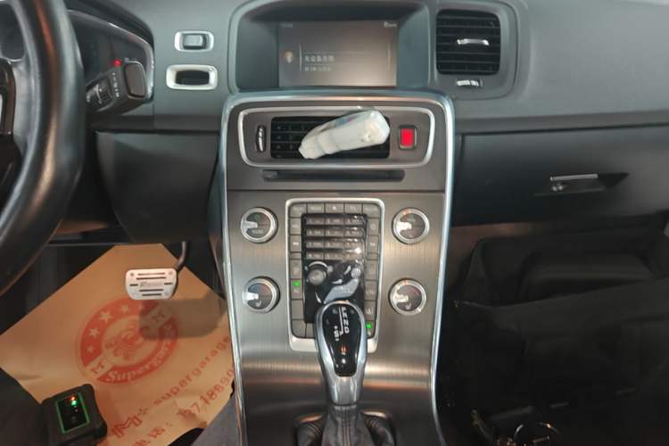Used Volvo S60 2015 S60L T5 Intelligent Drive Edition Audio And AC Panel