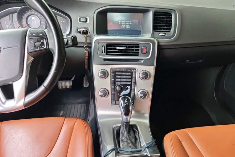 Used Volvo S60 2015 S60L 2.0T Zhiyuan Edition Audio And AC Panel