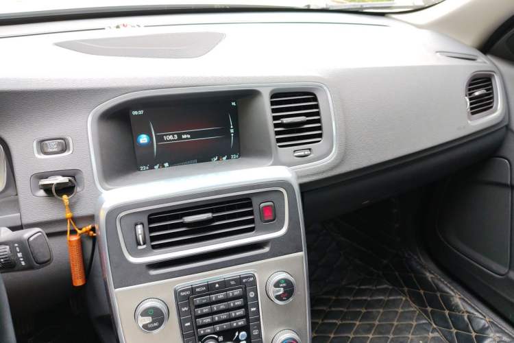 Used Volvo S60 2015 S60L 2.0T Zhiyuan Edition Audio And AC Panel