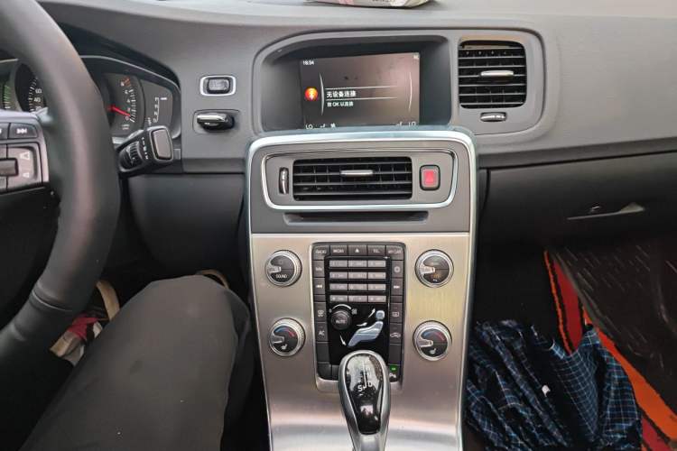 Used Volvo S60 2015 S60L 2.0T Zhiyuan Edition Audio And AC Panel