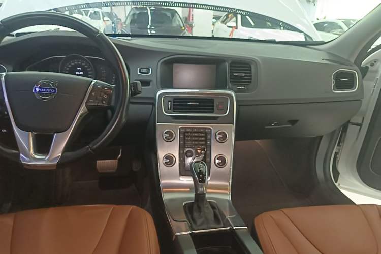 Used Volvo S60 2015 S60L 2.0T Zhiyuan Edition Audio And AC Panel