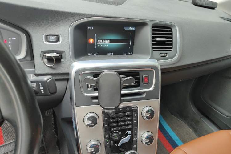 Used Volvo S60 2015 S60L 2.0T Zhiyuan Edition Audio And AC Panel