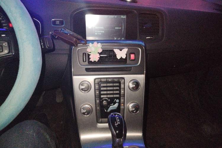 Used Volvo S60 2015 S60L 2.0T Zhiyuan Edition Audio And AC Panel