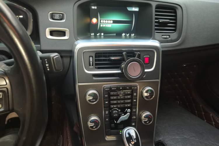 Used Volvo S60 2015 S60L T5 Intelligent Drive Edition Audio And AC Panel