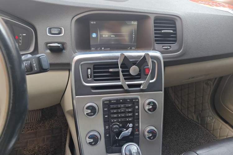 Used Volvo S60 2015 S60L 2.0T Zhiyuan Edition Audio And AC Panel