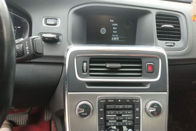 Used Volvo S60 2015 S60L 2.0T Zhiyuan Edition Audio And AC Panel