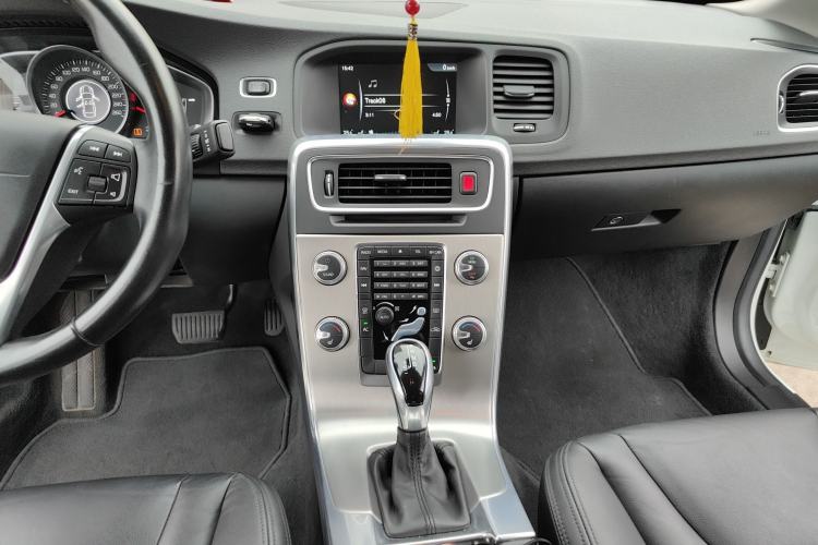 Used Volvo S60 2015 S60L 2.0T Zhiyuan Edition Audio And AC Panel
