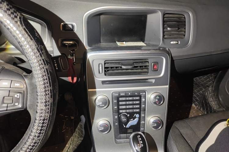 Used Volvo S60 2015 S60L 2.0T Smart Drive Edition Audio And AC Panel