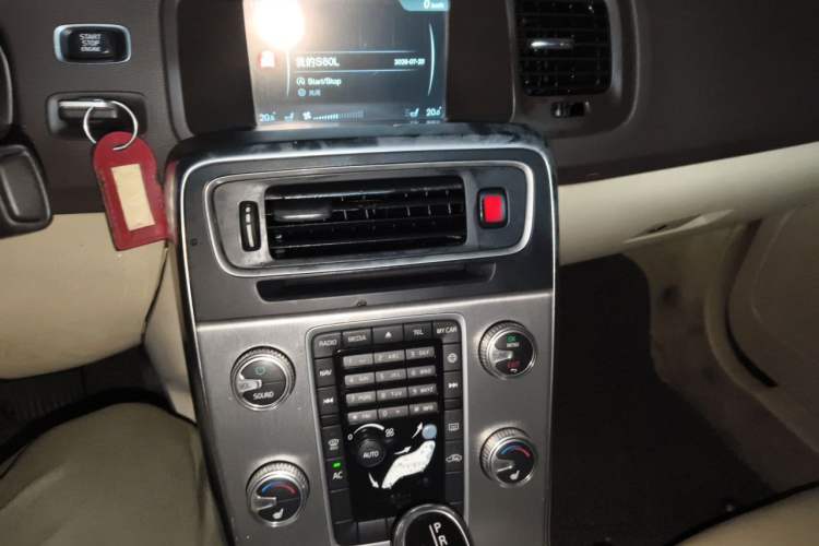 Used Volvo S60 2015 S60L 2.0T Zhiyuan Edition Audio And AC Panel