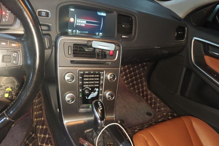 Used Volvo S60 2015 S60L T5 Intelligent Drive Edition Audio And AC Panel