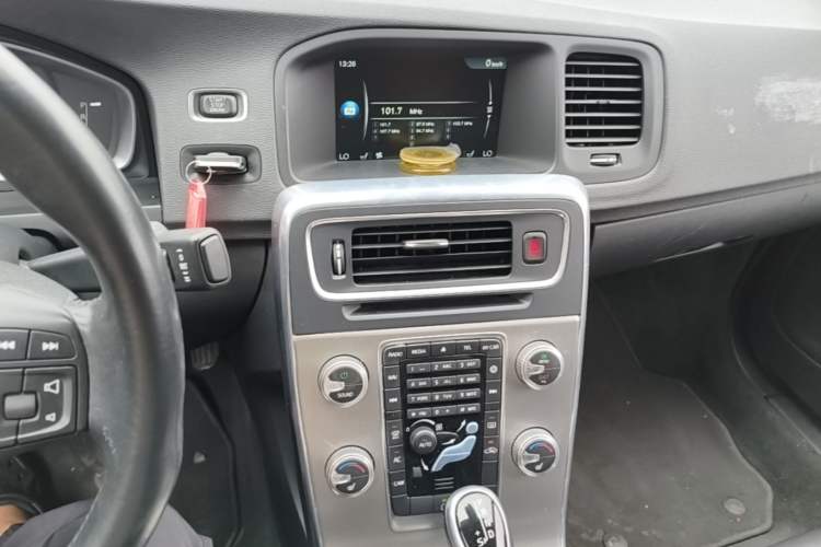 Used Volvo S60 2015 S60L 2.0T Zhiyuan Edition Audio And AC Panel