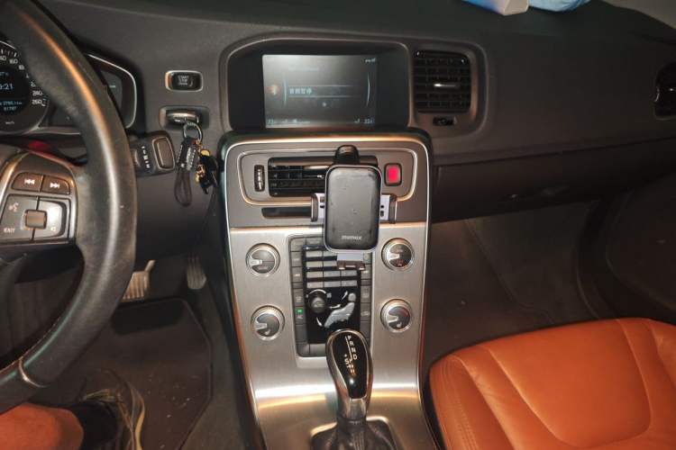 Used Volvo S60 2015 S60L 2.0T Zhiyuan Edition Audio And AC Panel