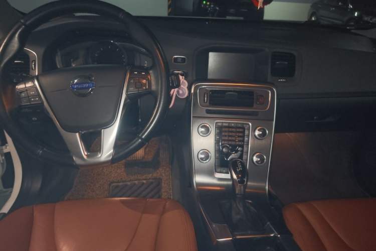 Used Volvo S60 2015 S60L T5 Intelligent Drive Edition Center Console