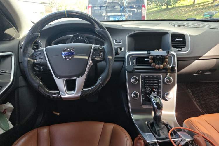 Used Volvo S60 2015 S60L T5 Intelligent Drive Edition Center Console
