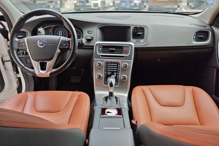 Used Volvo S60 2015 S60L 2.0T Zhiyuan Edition Center Console
