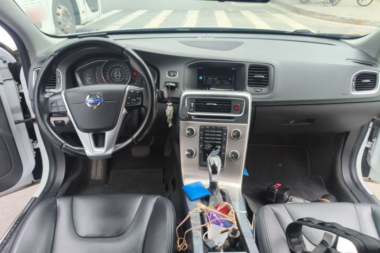 Used Volvo S60 2015 S60L 2.0T Zhiyuan Edition Center Console