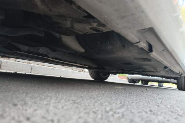 Used Volvo S60 2015 S60L 2.0T Zhiyuan Edition Chassis Front Left