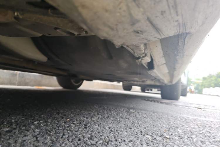 Used Volvo S60 2015 S60L 2.0T Zhiyuan Edition Chassis Front Left