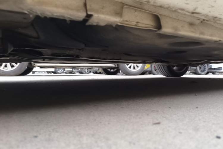 Used Volvo S60 2015 S60L 2.0T Zhiyuan Edition Chassis Front Left