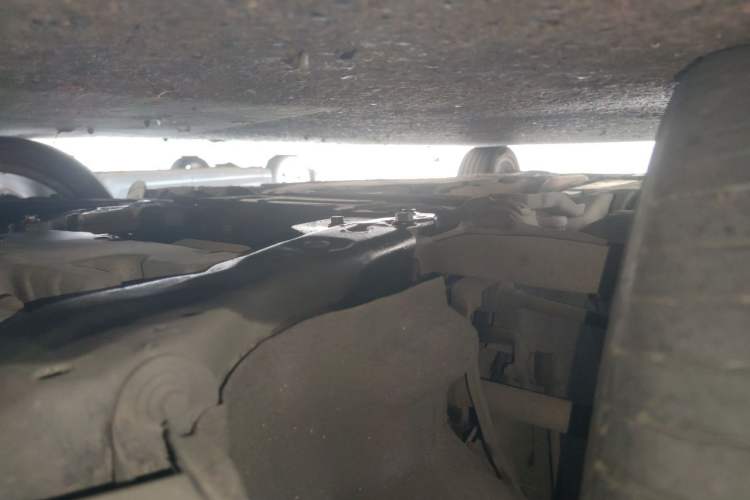 Used Volvo S60 2015 S60L 2.0T Zhiyuan Edition Chassis Front Right