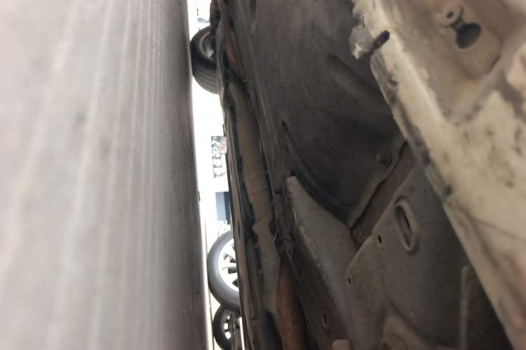 Used Volvo S60 2015 S60L 2.0T Zhiyuan Edition Chassis Front Right