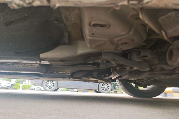 Used Volvo S60 2015 S60L 2.0T Zhiyuan Edition Chassis Front Right
