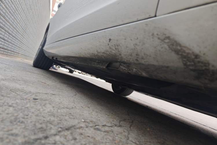 Used Volvo S60 2015 S60L 2.0T Zhiyuan Edition Chassis Front Right