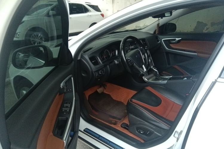 Used Volvo S60 2015 S60L 2.0T Zhiyuan Edition Driver Seat