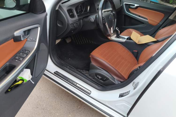 Used Volvo S60 2015 S60L 2.0T Zhiyuan Edition Driver Seat
