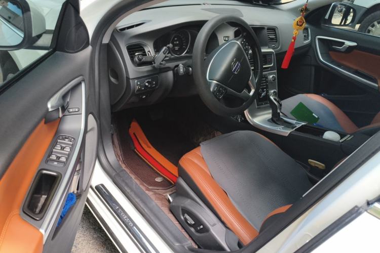 Used Volvo S60 2015 S60L 2.0T Zhiyuan Edition Driver Seat