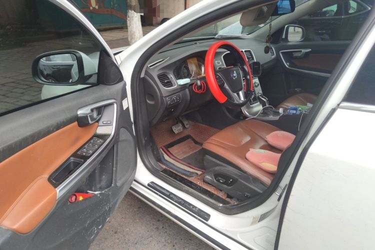 Used Volvo S60 2015 S60L 2.0T Zhiyuan Edition Driver Seat