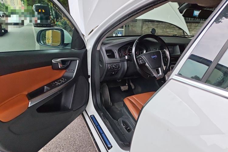 Used Volvo S60 2015 S60L 2.0T Zhiyuan Edition Driver Seat