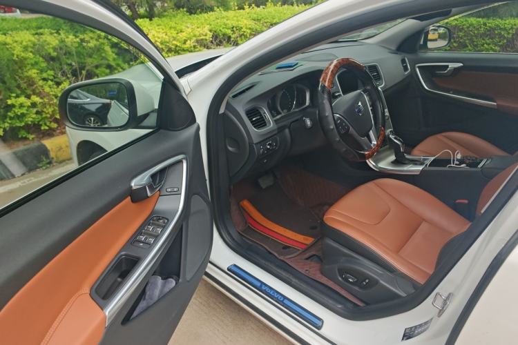 Used Volvo S60 2015 S60L 2.0T Zhiyuan Edition Driver Seat