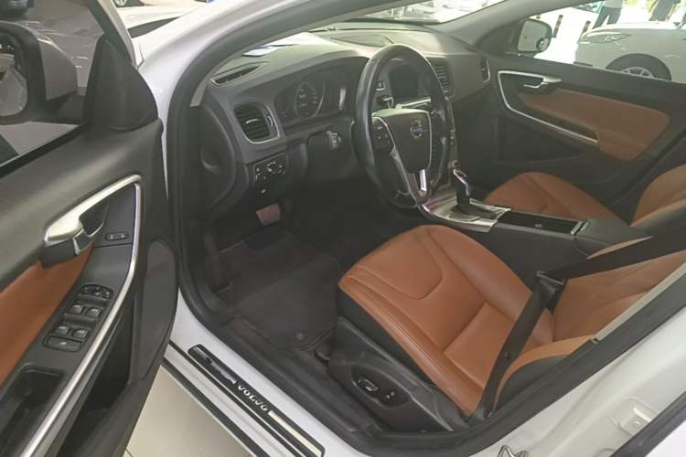 Used Volvo S60 2015 S60L 2.0T Zhiyuan Edition Driver Seat