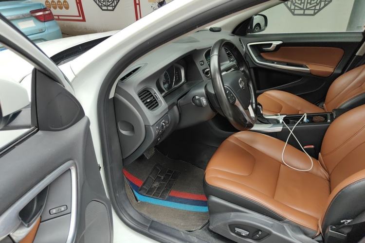 Used Volvo S60 2015 S60L 2.0T Zhiyuan Edition Driver Seat
